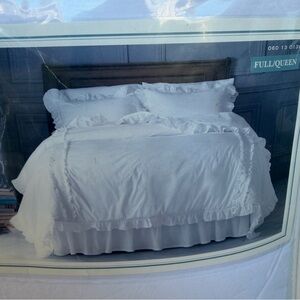Simply Shabby Chic Heirloom Ruffle 3-Piece Comforter Set White Full/Queen READ